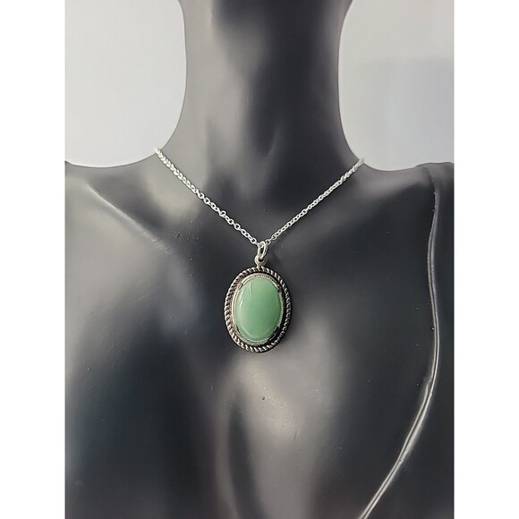 Vintage Green Oval Cabochon Pendant Necklace Silver Tone Rope Frame - Picture 3 of 11